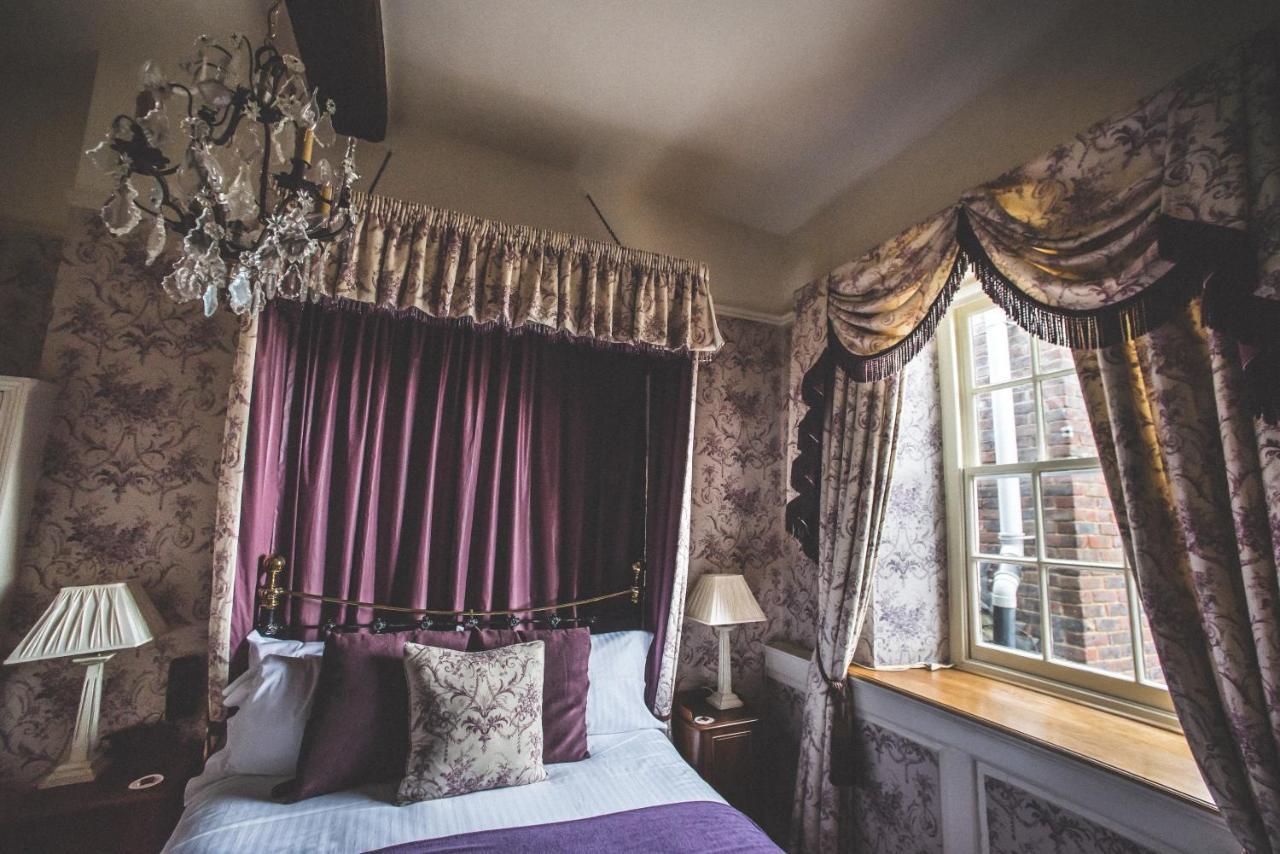 Jeakes House Bed & Breakfast Rye Luaran gambar The bedroom of the Old Vicarage