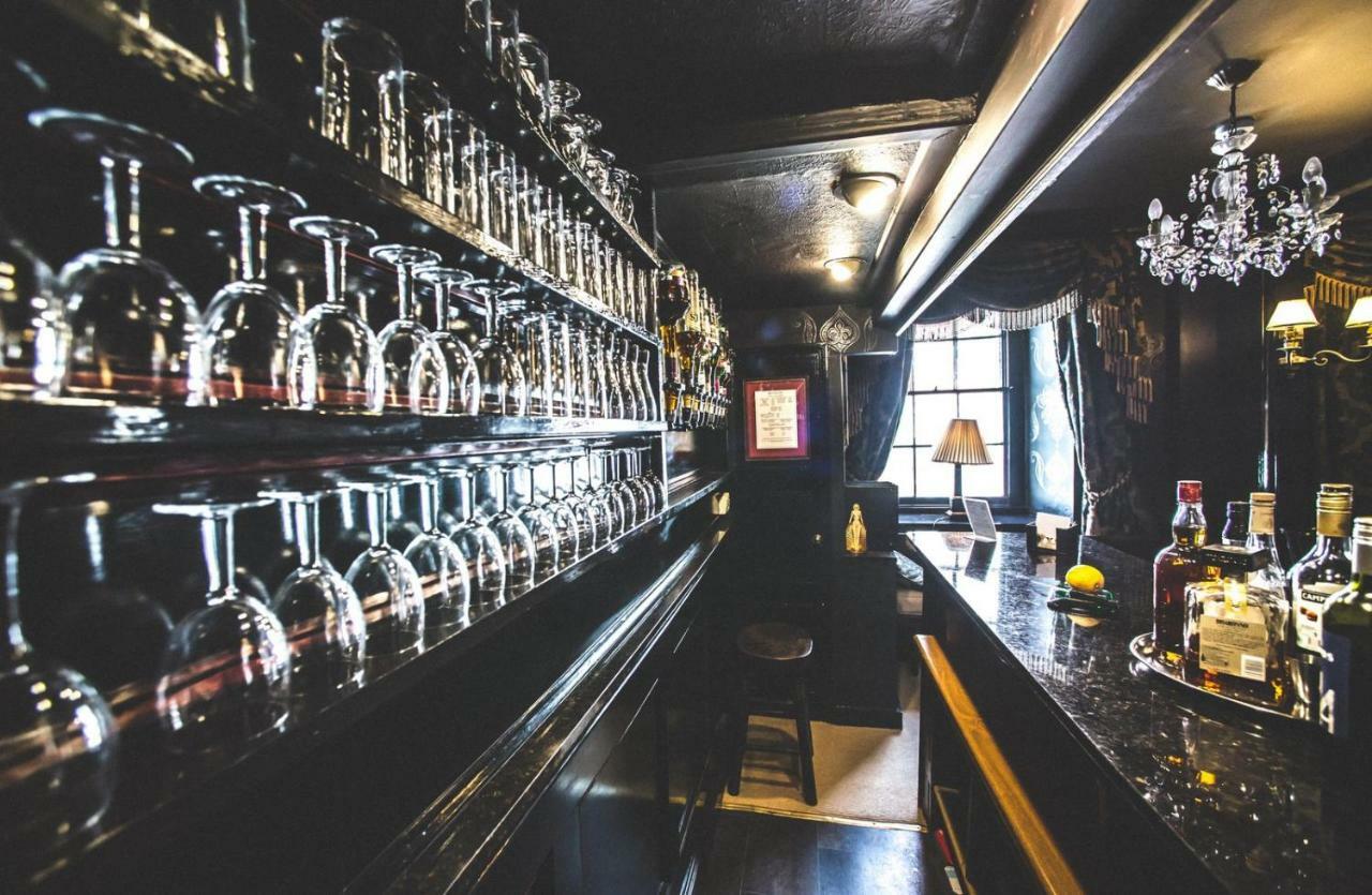 Jeakes House Bed & Breakfast Rye Luaran gambar The bar at the Old Tom Morris