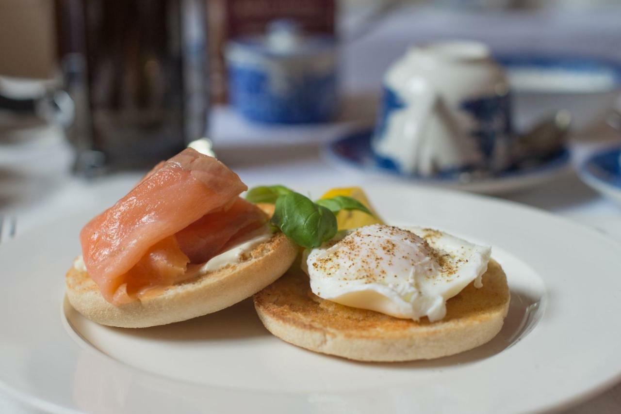Jeakes House Bed & Breakfast Rye Luaran gambar Salmon and egg on a muffin